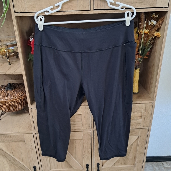 Calia By Carrie Underwood Capri Leggings Black Straight Leg Stretchy Mid Rise - Picture 1 of 8